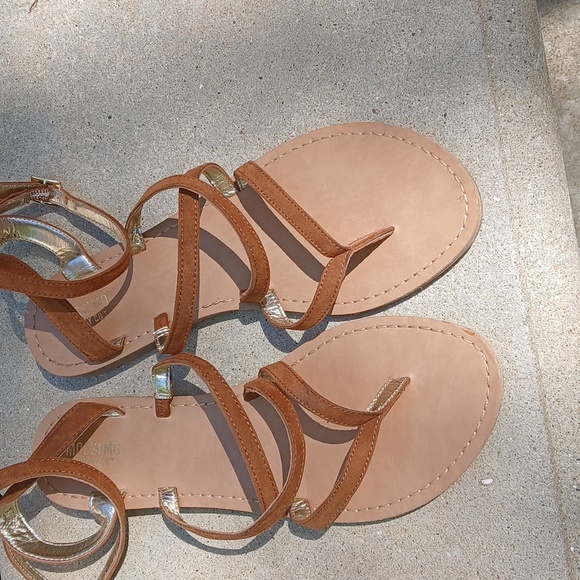 Womens Mossimo Supply Cognac Gladiator Strap Brown Sandals Sz 7.5 EUC - Picture 3 of 10